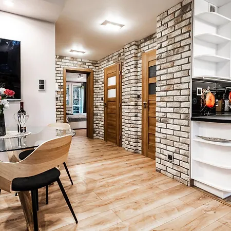 アパート Zakatek Pod Grapa *